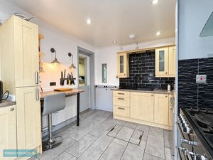 Kitchen- click for photo gallery